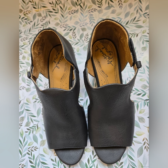 Women’s Black Daya Natural Soul Faux Leather Shootie Wedge Sandal Size 8.5 - Picture 2 of 8